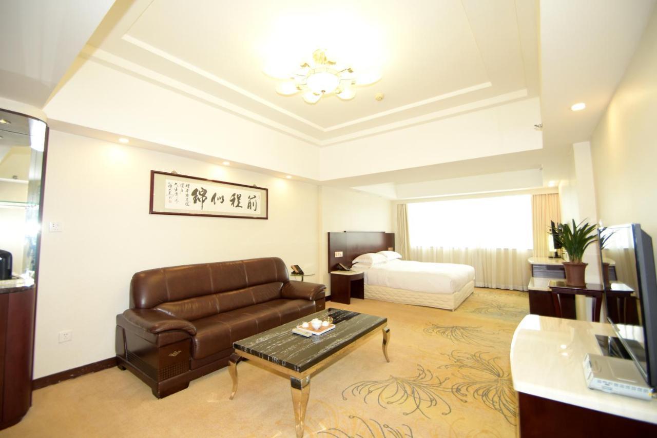 גואנגג'ואו Overseas Chinese Friendship Hotel מראה חיצוני תמונה